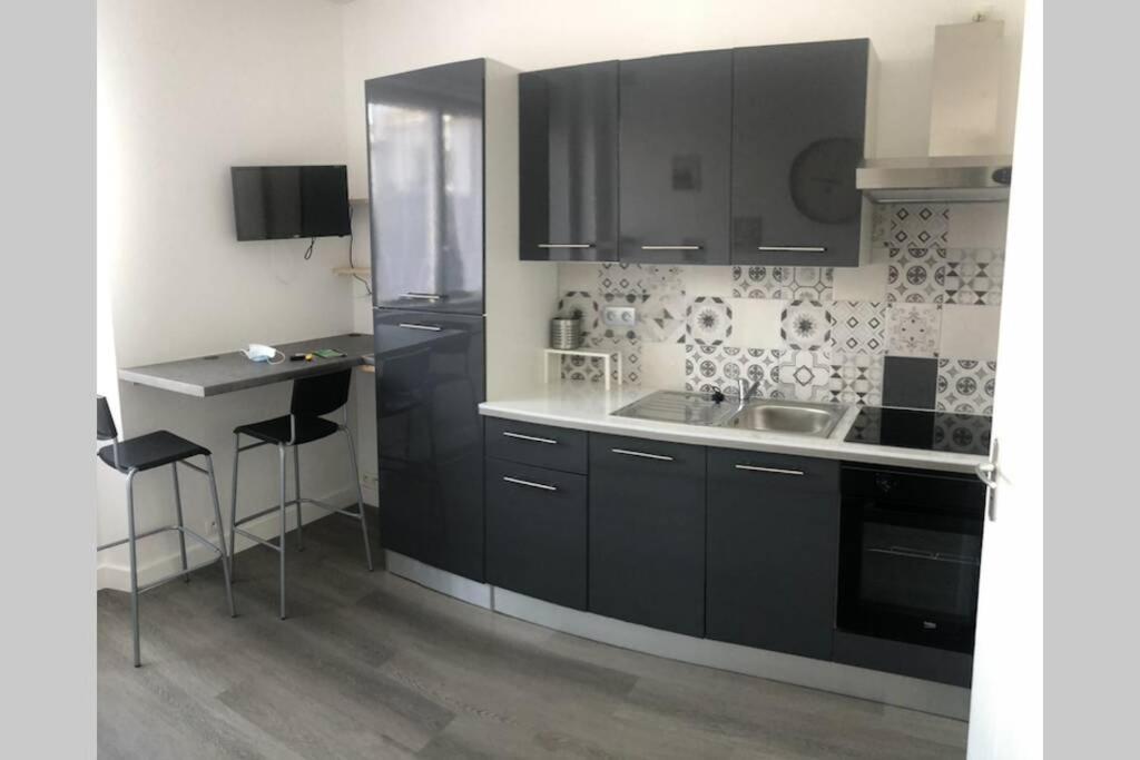 YANNADAL/studio cosy avec vraie cuisine à Recouvrance/ proche Tram/bus et proximité avec l'Arsenal Brest Exterior foto